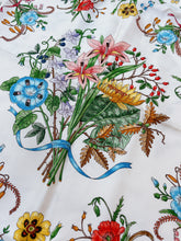 Load image into Gallery viewer, Vintage Gucci &quot;Flora&quot; Scarf
