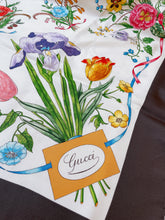 Load image into Gallery viewer, Vintage Gucci &quot;Flora&quot; Scarf
