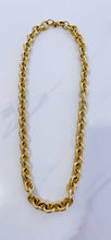 Load image into Gallery viewer, Pre-Owned Retro Gold Chains
