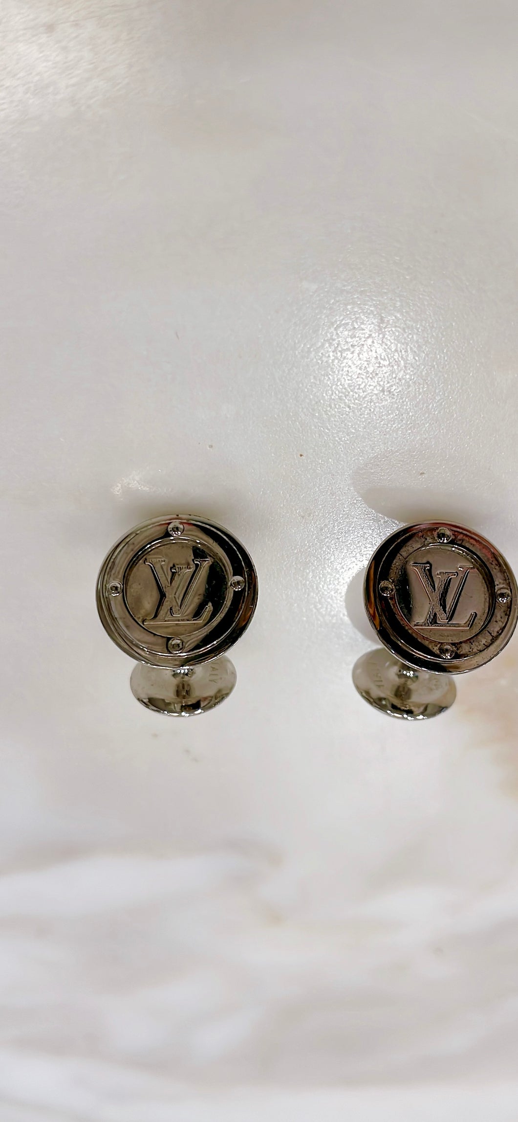 Preowned Louis Vuitton Cuff Links
