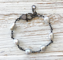 Load image into Gallery viewer, Pearl Bracelets
