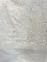 Load image into Gallery viewer, Linen Euro Sham 30&quot; Eyelet

