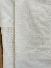 Load image into Gallery viewer, Linen Euro Sham 30&quot; Eyelet
