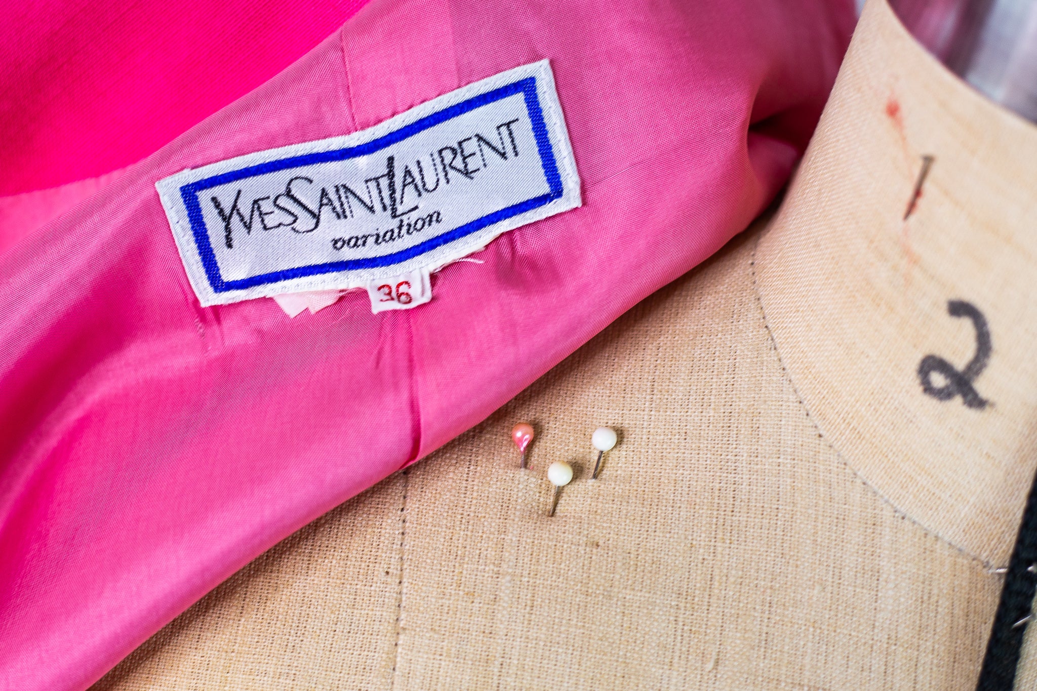 Yves Saint Laurent ピンク テーラードジャケット 36 Yves Saint Laurent Pink Blazer FR36 – Arrow&Branch Home
