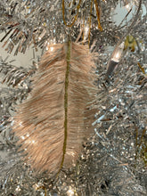 Load image into Gallery viewer, Ornament - Ostrich feather
