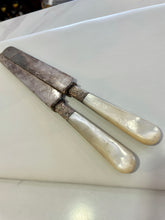 Load image into Gallery viewer, Vintage Knives Mother of Pearl -Russell set/3
