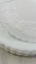Load image into Gallery viewer, Vintage Milk Glass Plates set/4
