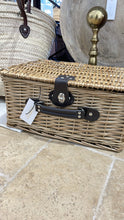 Load image into Gallery viewer, Picnic Basket - Classic
